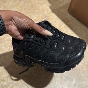 Nike Boy's Air Max Plus Triple Black Athletic Shoes